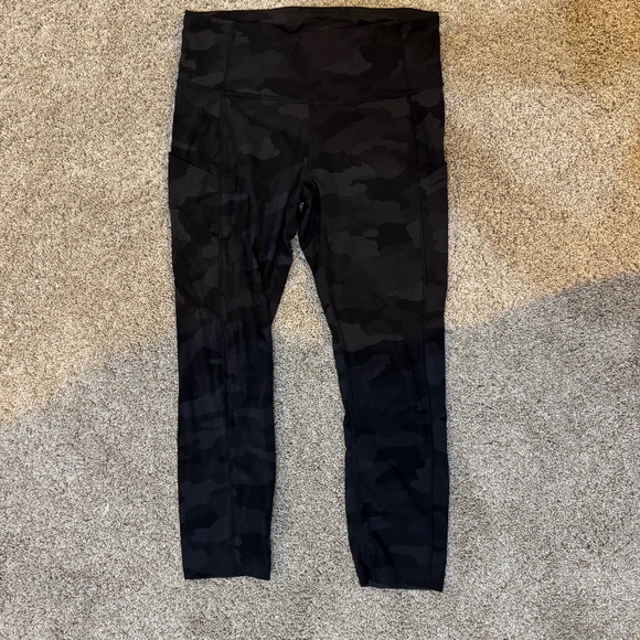 Lululemon Cropped Camo leggings size 8 - Picture 1 of 2